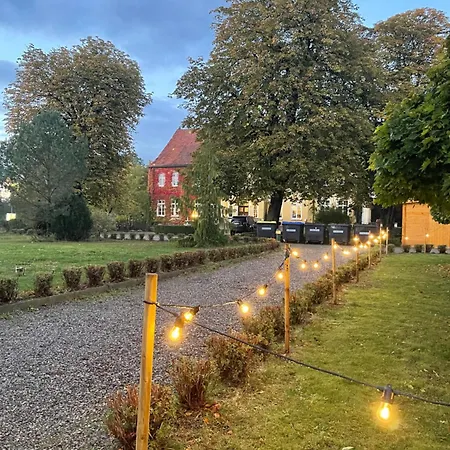 Grosses Familienapartment Mitten In Der Neu Gaarz